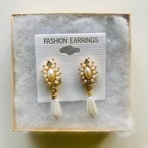 White & Gold Dangly Clip-On Earrings NWT